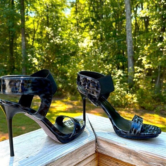 Donald Pliner Patent Leather
Electric Ankle Cuff Sandal/Heel Shoe
Stiletto sz:8M - Picture 12 of 14